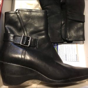 Boots hardly worn, always have been 2 large.